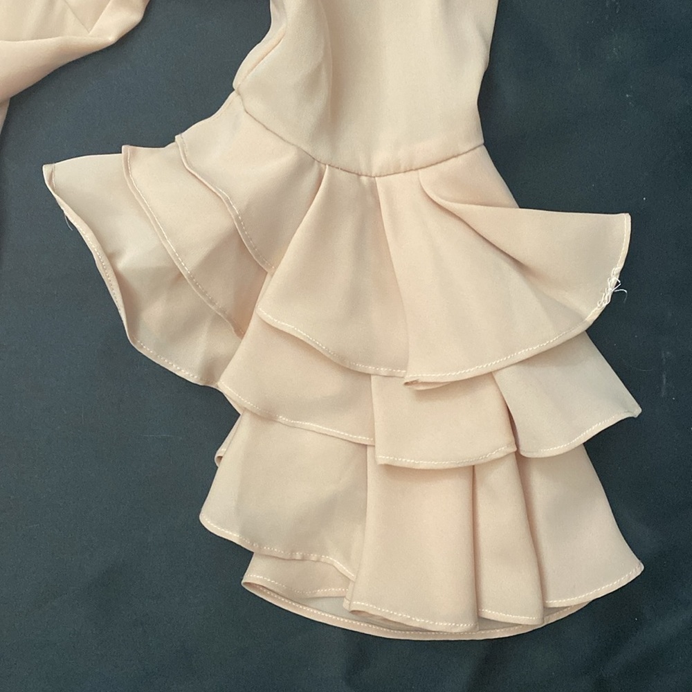 Gracia Key hole high neck neckline cascade cuffs blouse T19678 in beige - Picture 5 of 13
